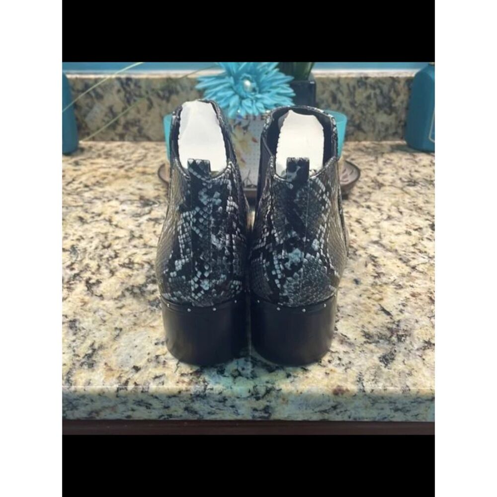 BAR III Womens Black Goring Gabby Pointed Toe Block Heel Slip On Booties 6 M - Picture 2 of 4